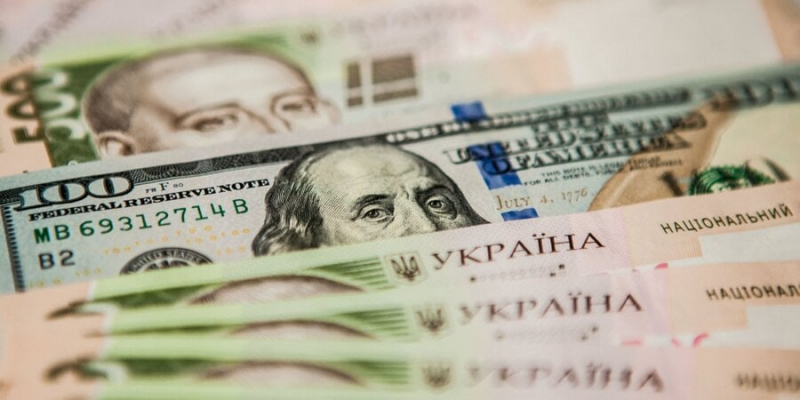 В&nbsp;очікуванні контрнаступу. Що&nbsp;буде з&nbsp;курсом гривні до&nbsp;долара у&nbsp;травні &mdash; прогноз банкірів